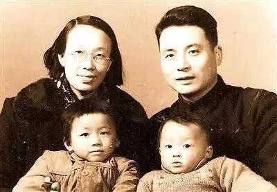 邓稼先与家人合照.jpg