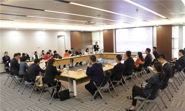 座谈会.jpg